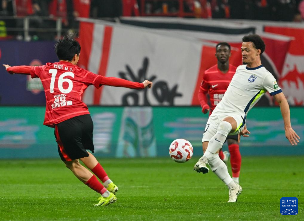 包含武汉三镇迎中超关键赛，清晨手感冰凉，悬念犹存，球队文化再被提及的词条