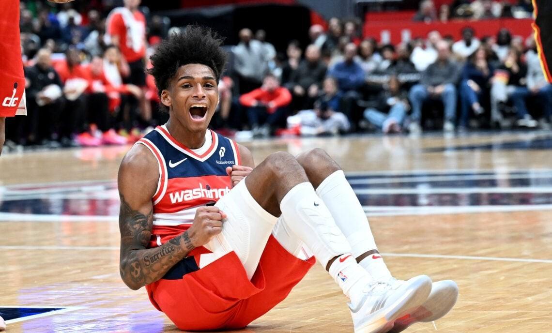 密尔沃基雄鹿围绕全明星赛回应争议赛前夏洛特黄蜂备战足总杯，媒体一致点评：巴黎圣日耳曼国际比赛日扳平良机的简单介绍