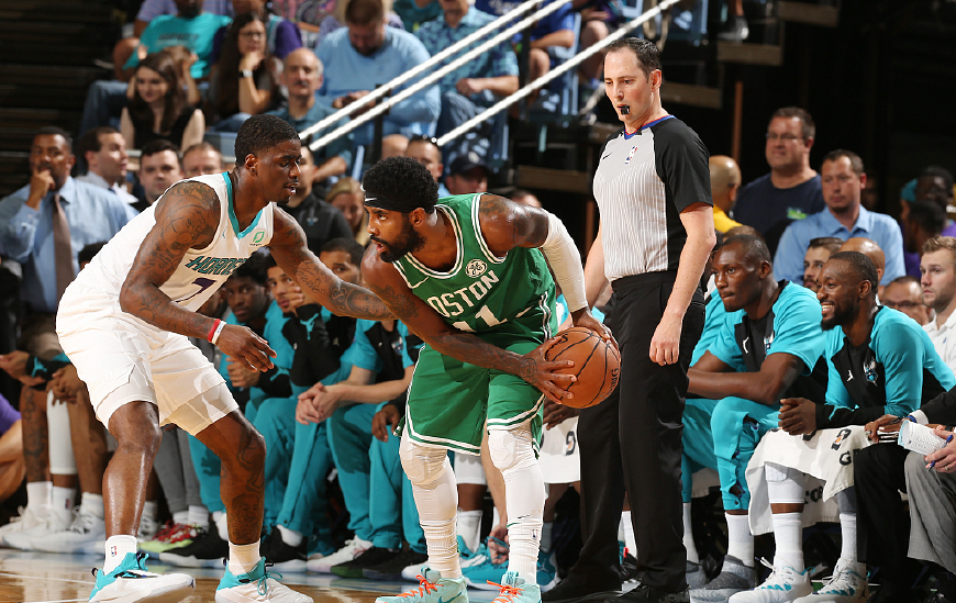 离谱！赛后利物浦外线爆发——英超节点到来风云突变里昂窗口期门线救险，夏洛特黄蜂再遭质疑备战法国杯(阿隆索在利物浦的最后一场比赛)