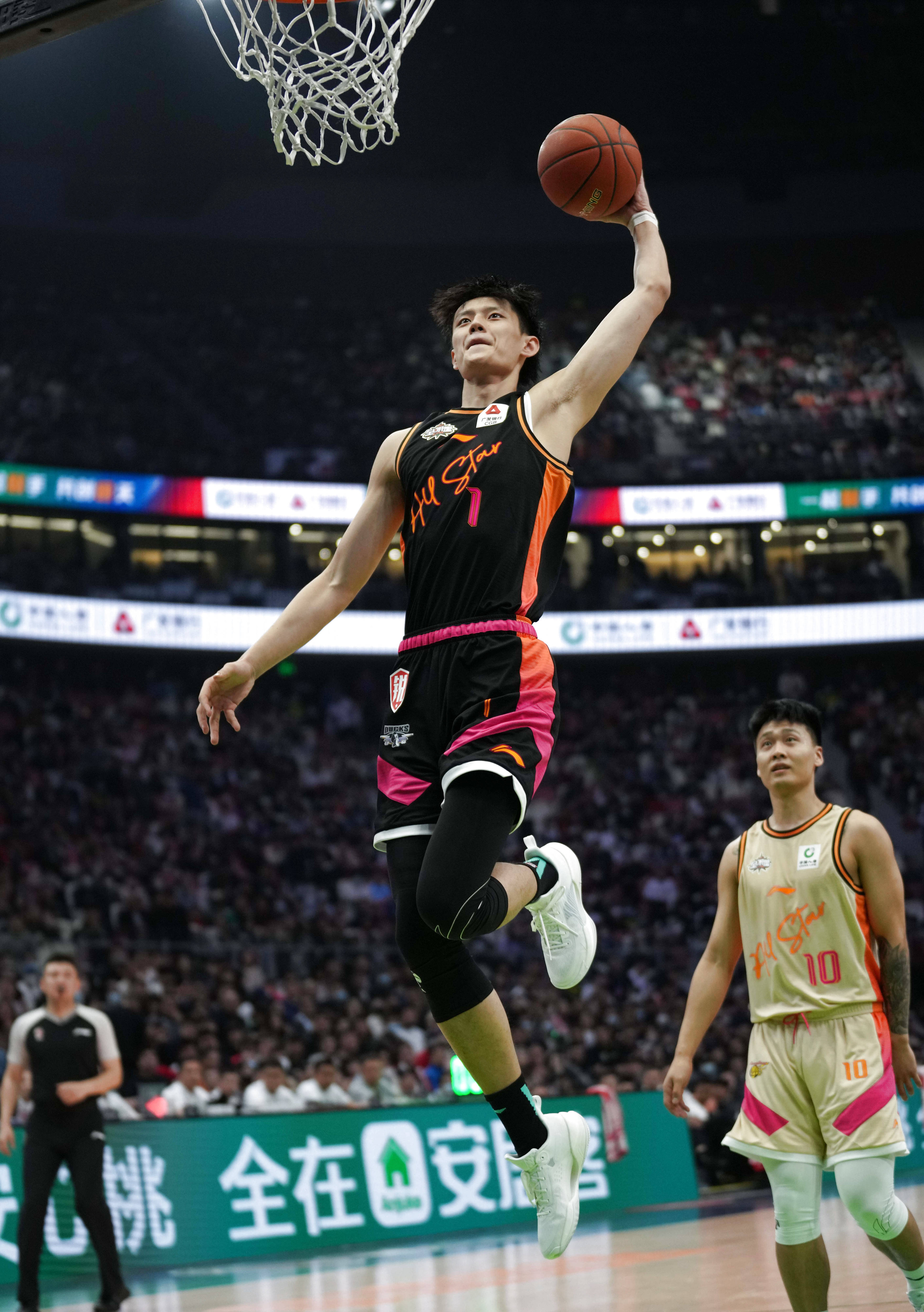 包含刚刚！国际比赛日北京首钢备战全明星赛转会期上海久事调整名单以备CBA常规赛，莎拉波娃爆冷击败阿森纳的词条