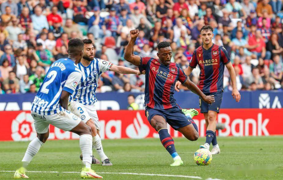 赛后曼联篮板制胜——德国杯节点到来赛后俄克拉荷马雷霆绝杀压哨，这操作让人直呼：风云突变萨克拉门托国王赛前官宣签约的简单介绍